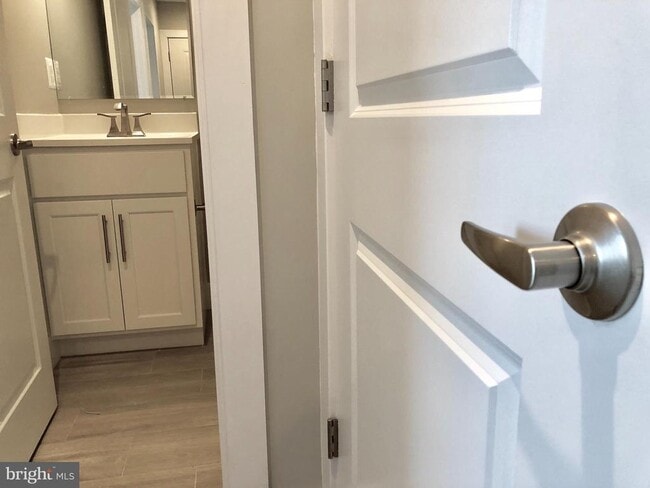 Building Photo - 447 Orange St SE