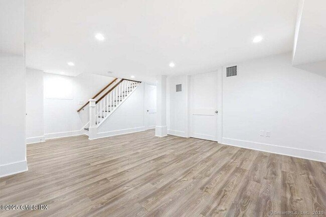 Building Photo - 2 Sound View Terrace