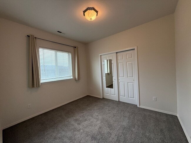 Building Photo - 3 bed, 2 bath Single Level Home