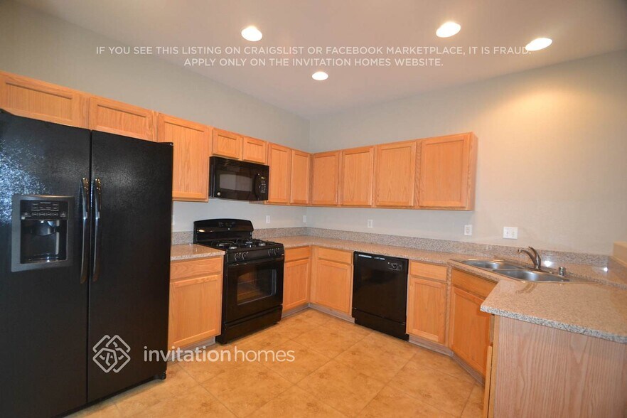 Building Photo - 528 E Riding Crop Ave