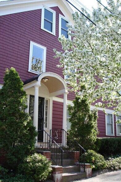 Building Photo - 19 E Manning St
