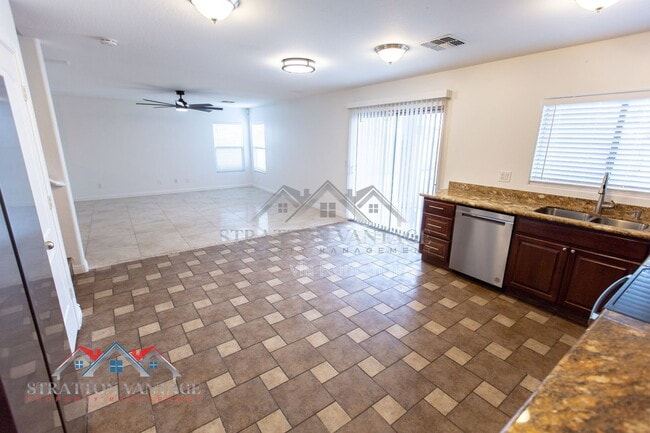 Building Photo - 110 Cholla St