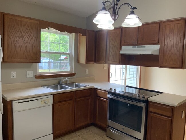 Building Photo - 3 Bedroom 2 Bath Home Located Between MCAS New River and MCB Camp LeJeune