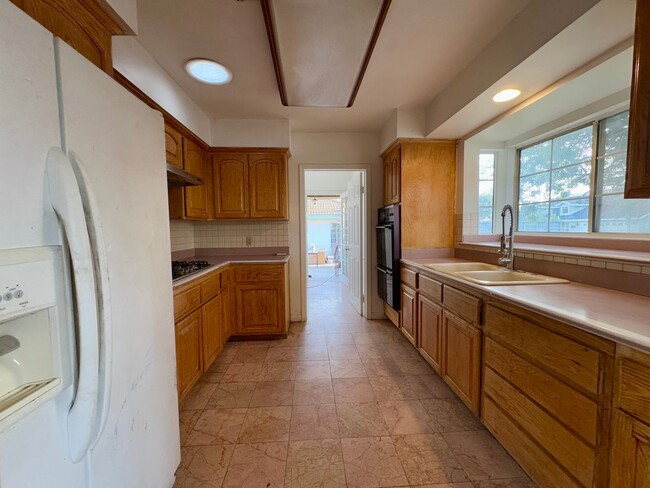 Building Photo - Three Bedroom, One Bathroom Temple City Ho...