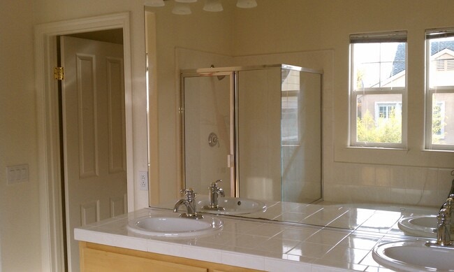 Building Photo - 397 Raven Way