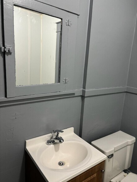 Building Photo - 2743 Niagara St