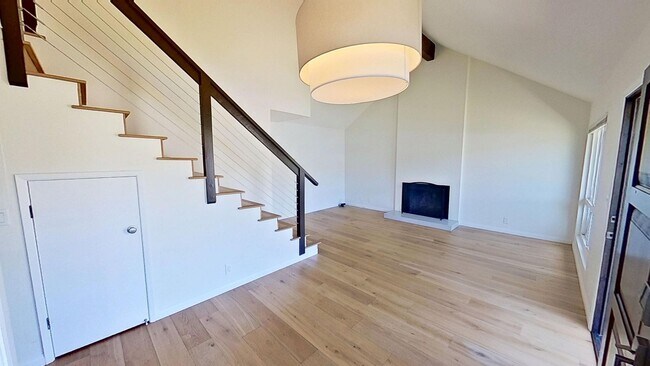 Building Photo - 4745 Camino Del Rey