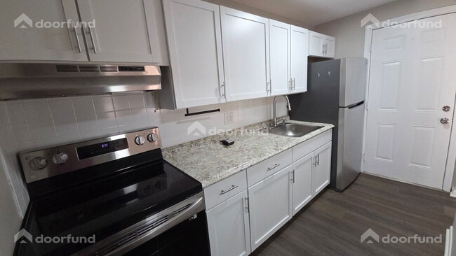 Building Photo - 208 Columbus St