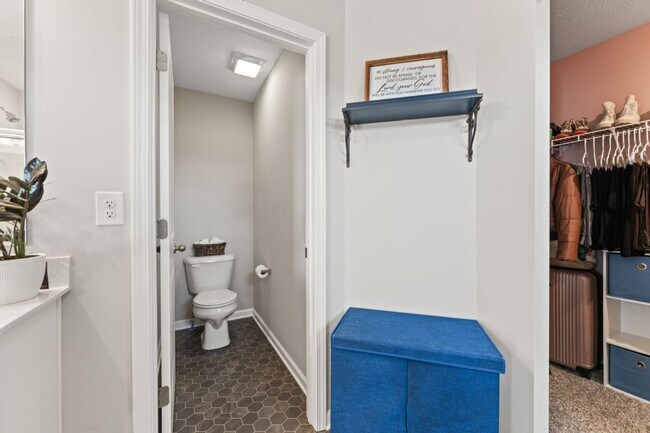 Building Photo - 8609 Warbler Br Wy