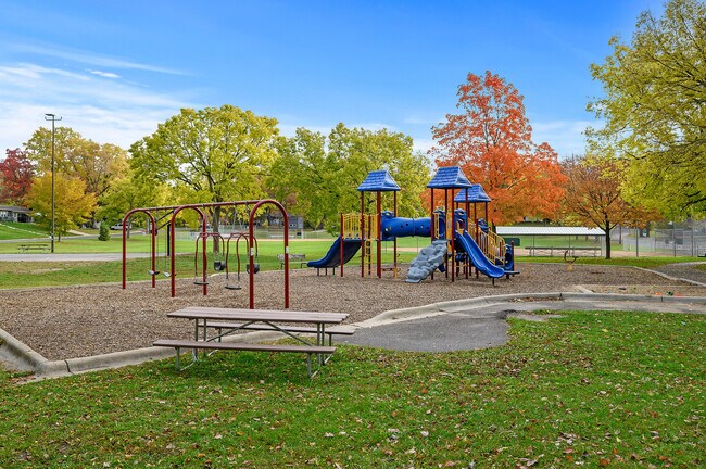 Building Photo - 1524 Aquila Ave N