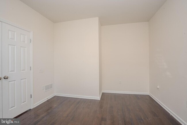 Building Photo - 9 Audley St