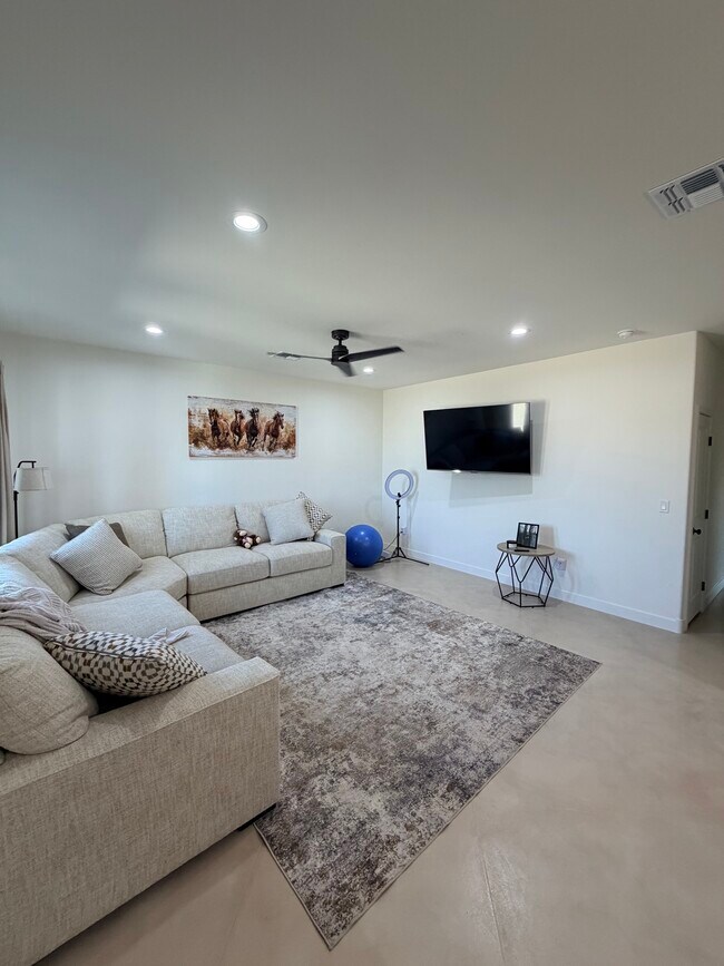 Building Photo - 1863 Valentino Ct