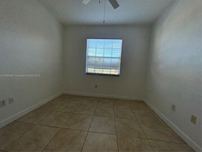 Building Photo - 1480 NE 33rd Ave