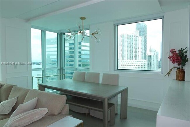Building Photo - 500 Brickell Ave