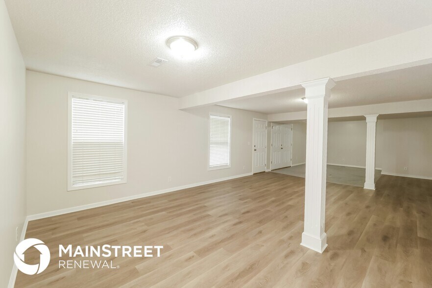 Building Photo - 15785 Meadow Ct