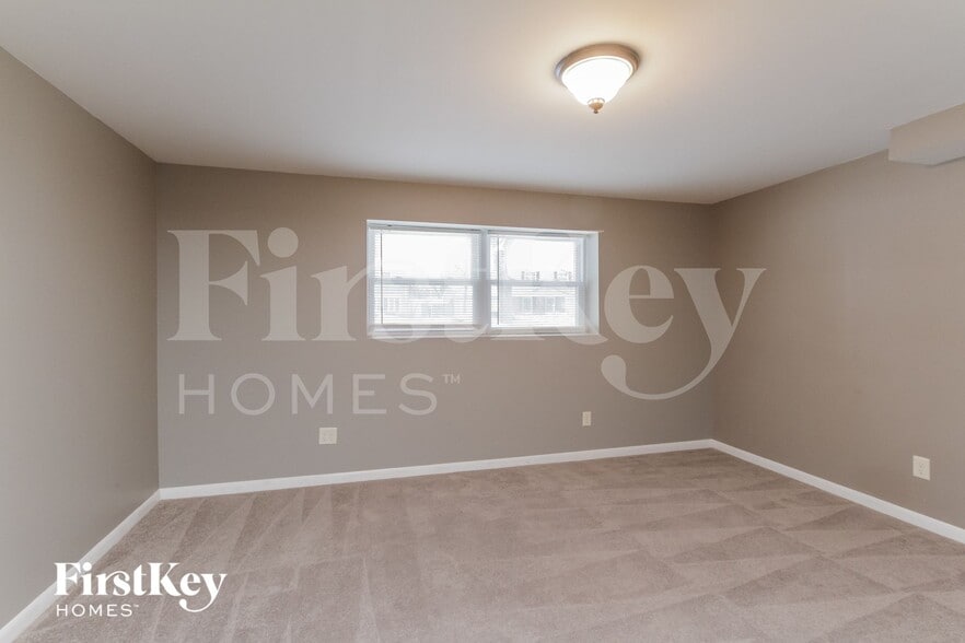 Building Photo - 18344 Aberdeen St