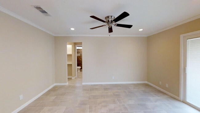 Building Photo - Cozy home by Fort Hood Airfield FULLY REMO...