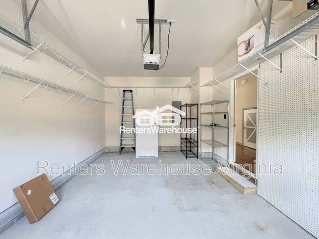 Building Photo - 1128 Winsford Ln