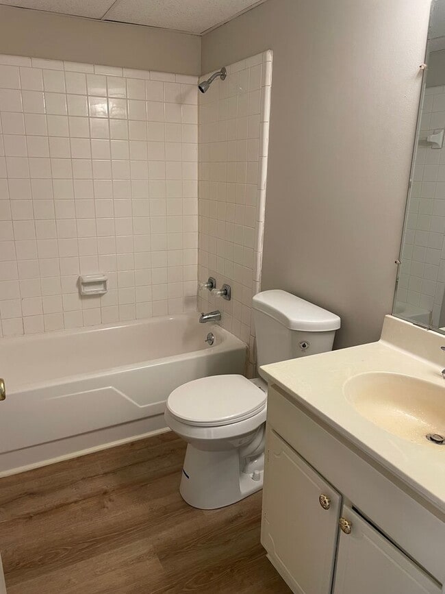 Building Photo - Salem Square is close to everything!