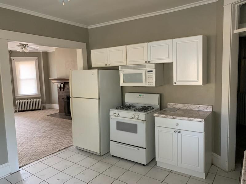 Building Photo - 300 60th St