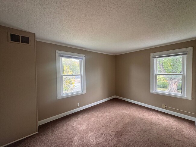 Building Photo - 1643 5th St E