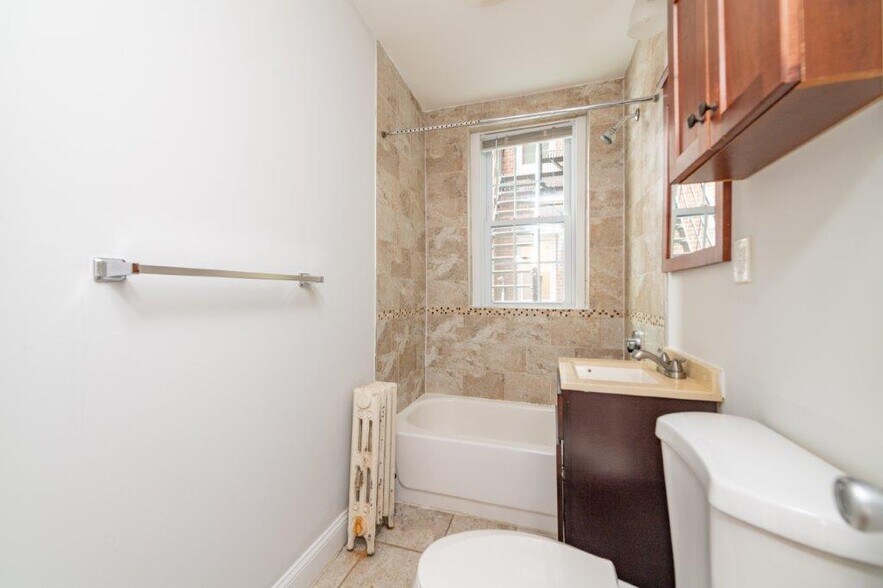 Building Photo - 286 Chestnut Hill Ave