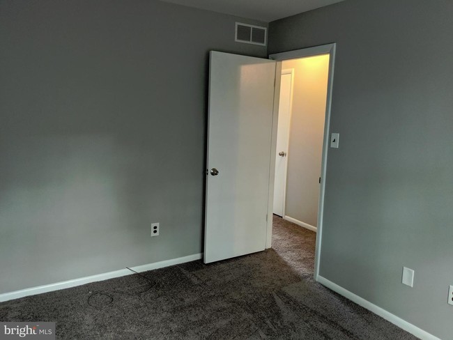 Building Photo - 831 St Regis Ct