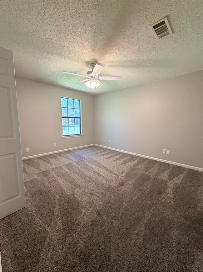 Building Photo - Buy or Lease!