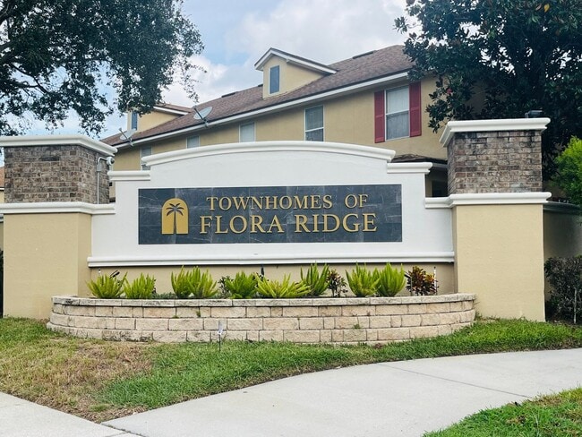 Building Photo - 3 Bedroom, 2.5 Bathroom 2-Story Townhouse in Gated Community - Kissimmee