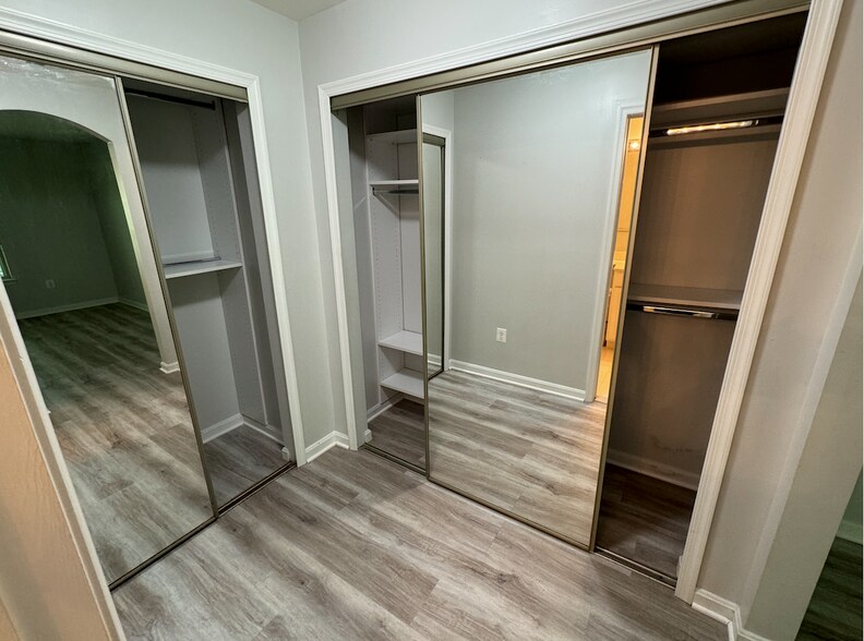 Ample closet space in both rooms - 115 Timberbrook Ln