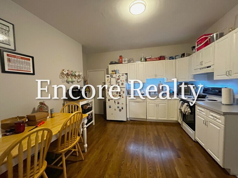 Building Photo - 41 Stearns Rd