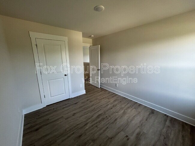 Building Photo - 115 Silverwood Ct
