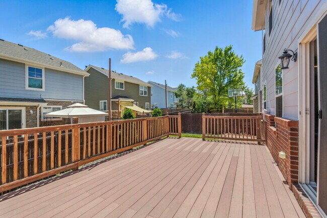 Building Photo - 1446 S Ensenada St
