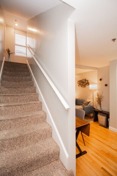 Building Photo - 25 A Jay St