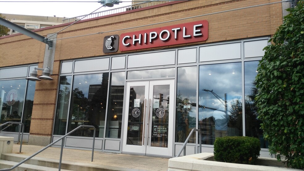 Chipotle at Dakota Crossing & Rhode Island Ave. Metro - 2603 Hamlin St NE