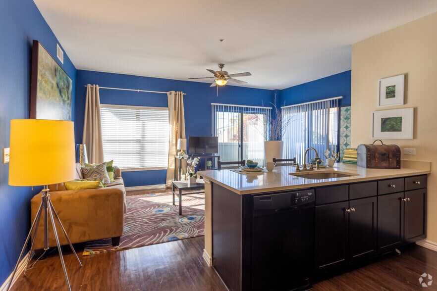 Axis West Campus 2505 Longview St Austin TX 78705 Apartment Finder