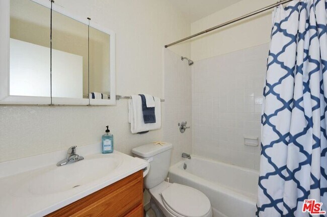 Building Photo - 26 Breeze Ave