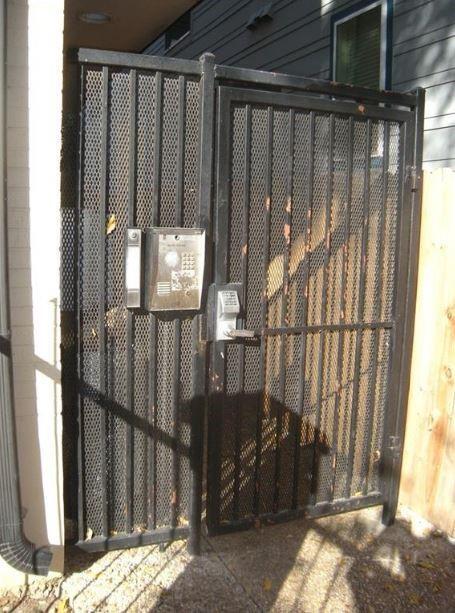 Building Photo - 704 W 21st St