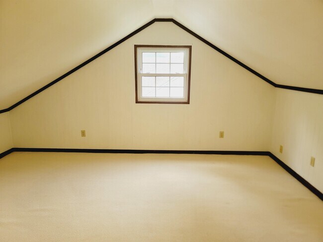 Building Photo - 608 Talaflo St