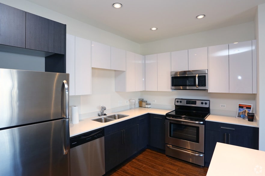 2BR, 1BA - Kitchen - Cardinal Square - Building C