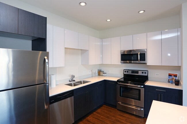 2BR, 1BA - Kitchen - Cardinal Square