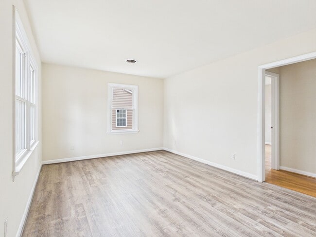 Building Photo - 1018 Barlen Dr