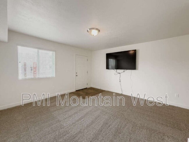 Building Photo - 641 N 30 E