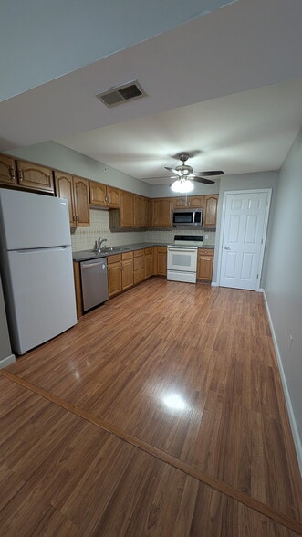 Building Photo - 1408 Summertree Springs Ave