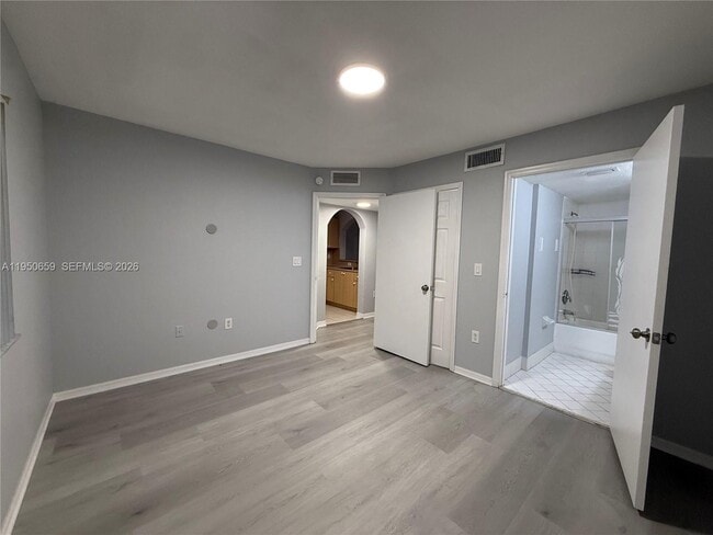 Building Photo - 2901 SE 13th Rd