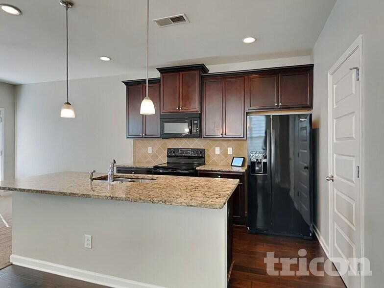 Building Photo - 368 Lossie Ln