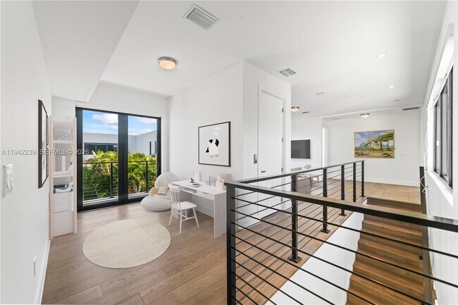 Building Photo - 16680 Botaniko Dr N