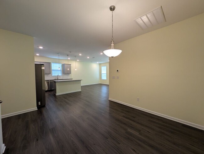 Building Photo - Spacious 4 bedroom, 2 bath Ranch Style Home located in Selwyn Landing !
