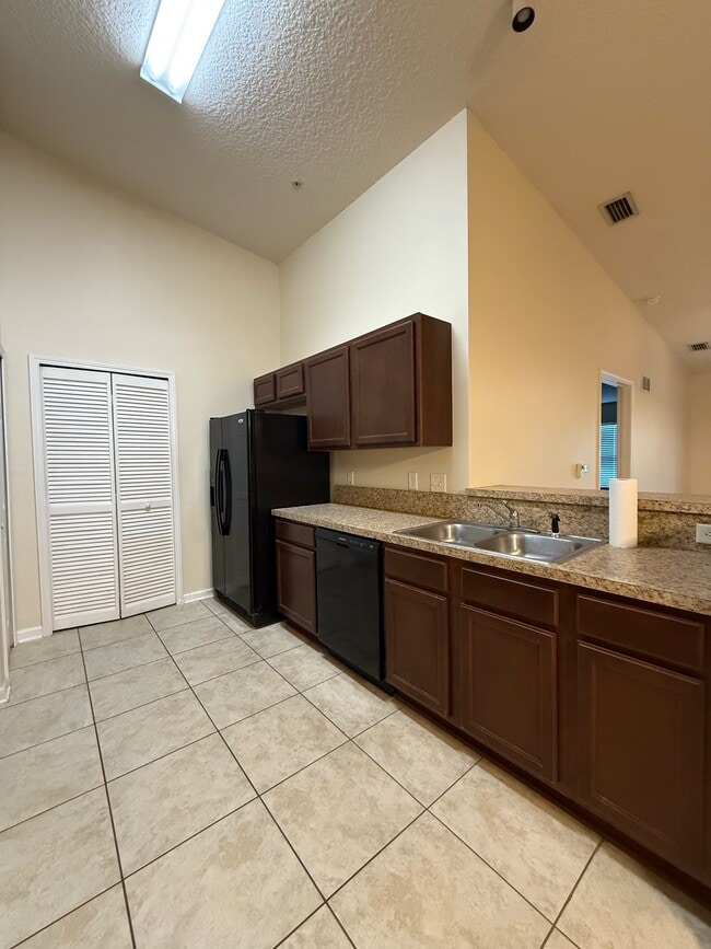 Building Photo - 2564 Golden Lake Loop