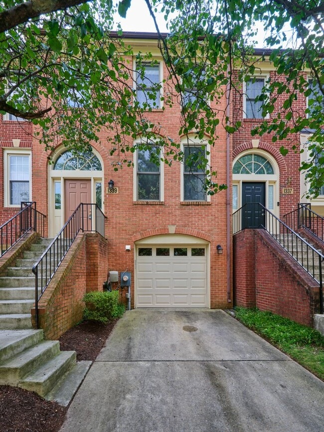 Primary Photo - 1339 Templeton Pl